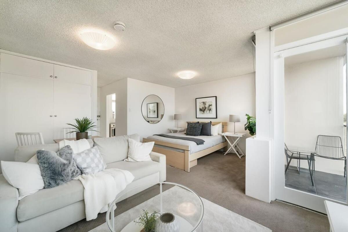 Bright And Sunny Apartment *