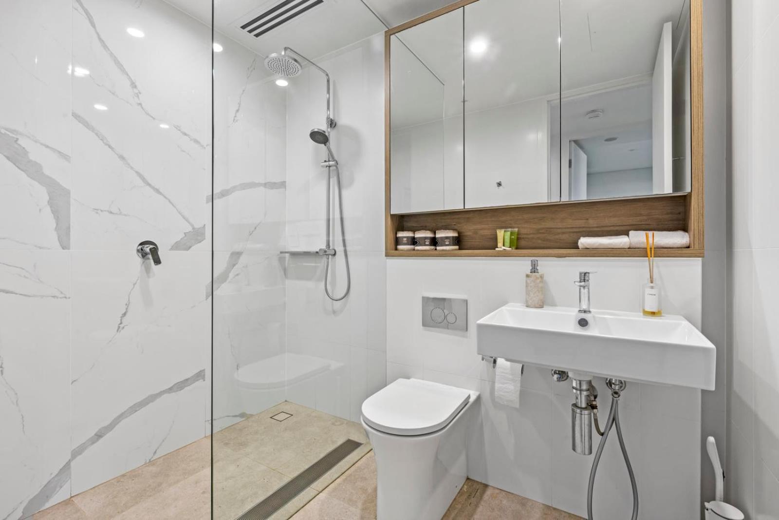 Stylish & Spacious 3br Apartment