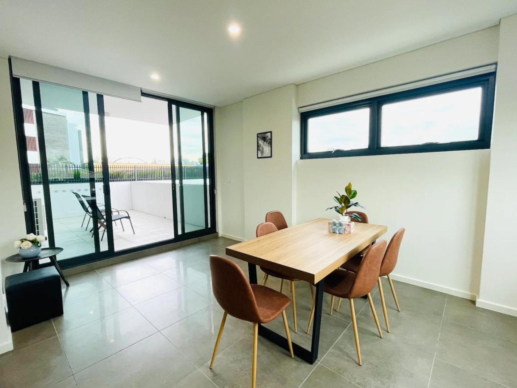 Aparthotel Spr Serivce Parramatta 3 Bedrooms, 2 Carspaces Sydney
