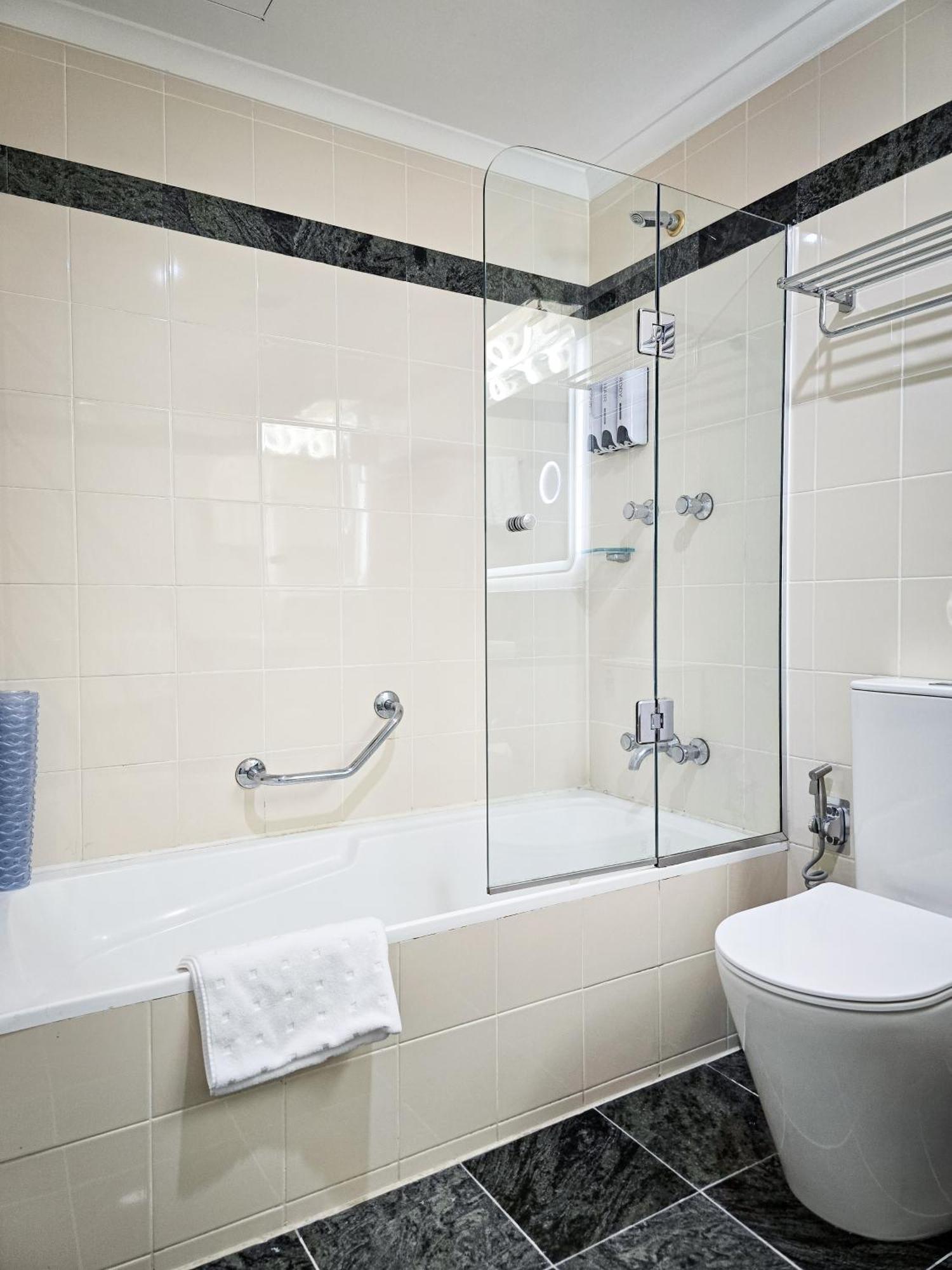Chic Darling Harbour Oasis In The Heart Of Sydney, 2br 2ba, Resort-style Amenities