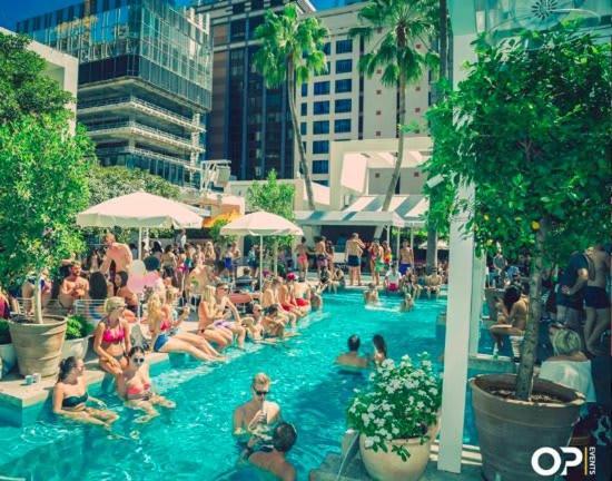 Gasthof Rustic Double - Centrally Located - Shared Bathroom Sydney