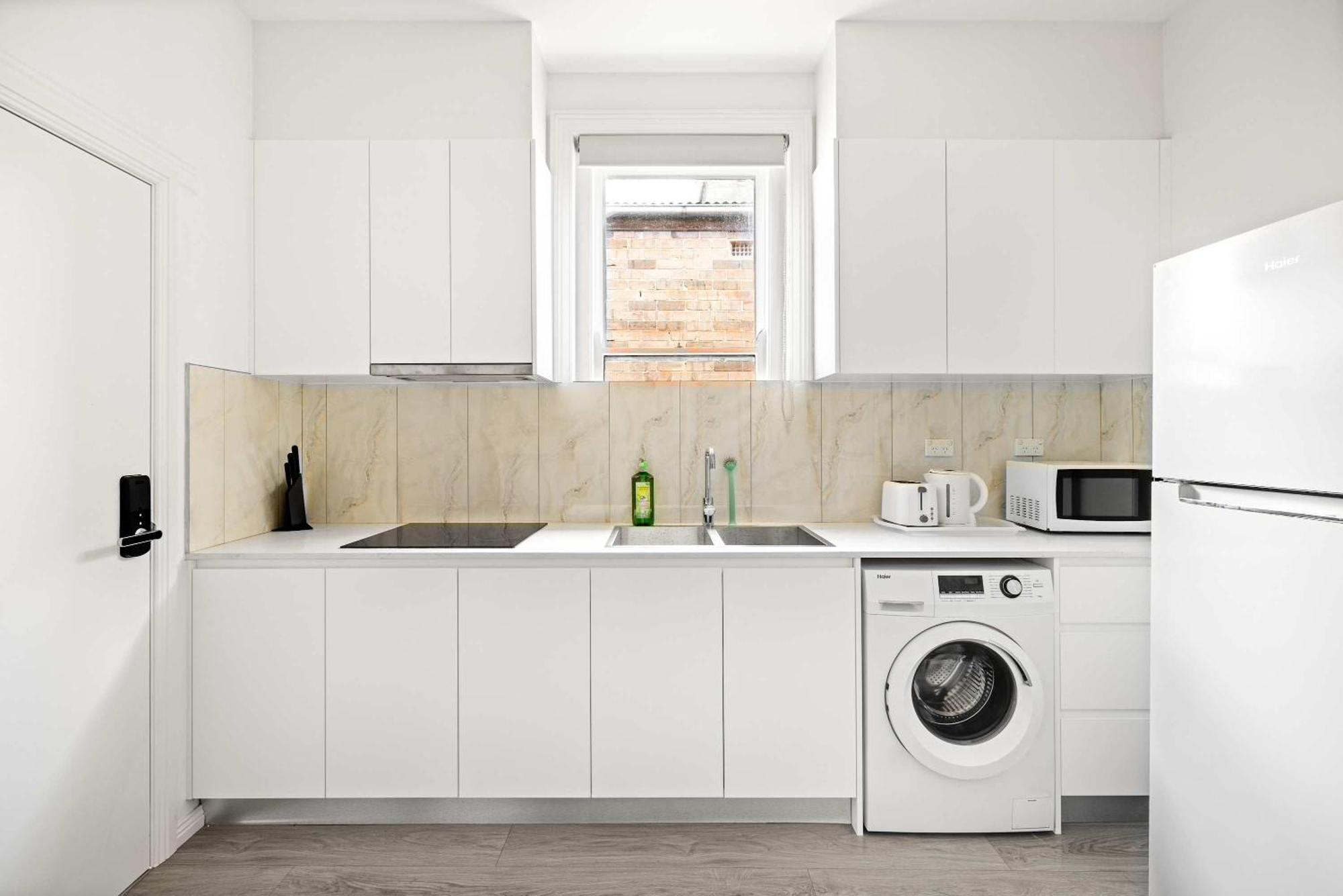 Rustic Double - Centrally Located - Shared Bathroom Gasthof