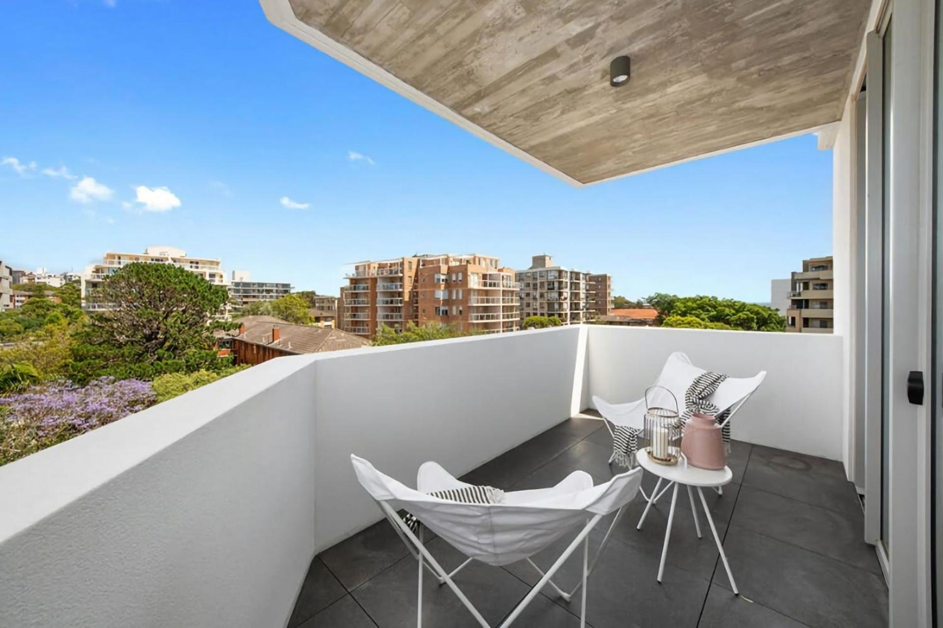 Luxurious Bondi Stunning Balcony Views Apartment Sydney