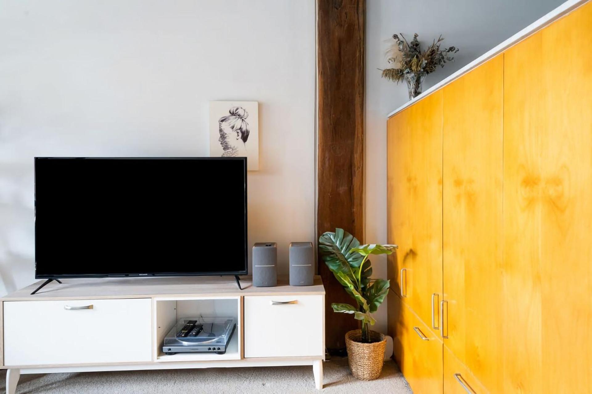 Industrial Style With Private Parking Apartment