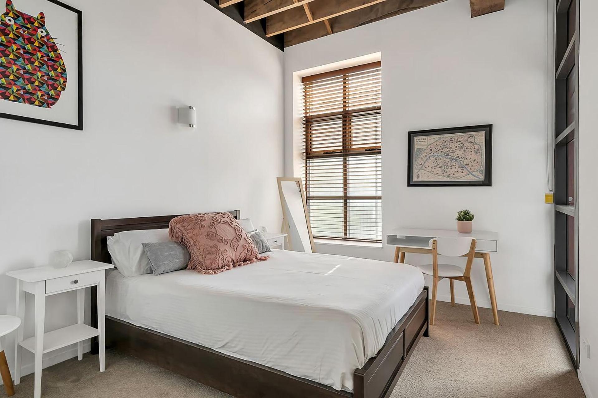 Industrial Style With Private Parking * Sydney