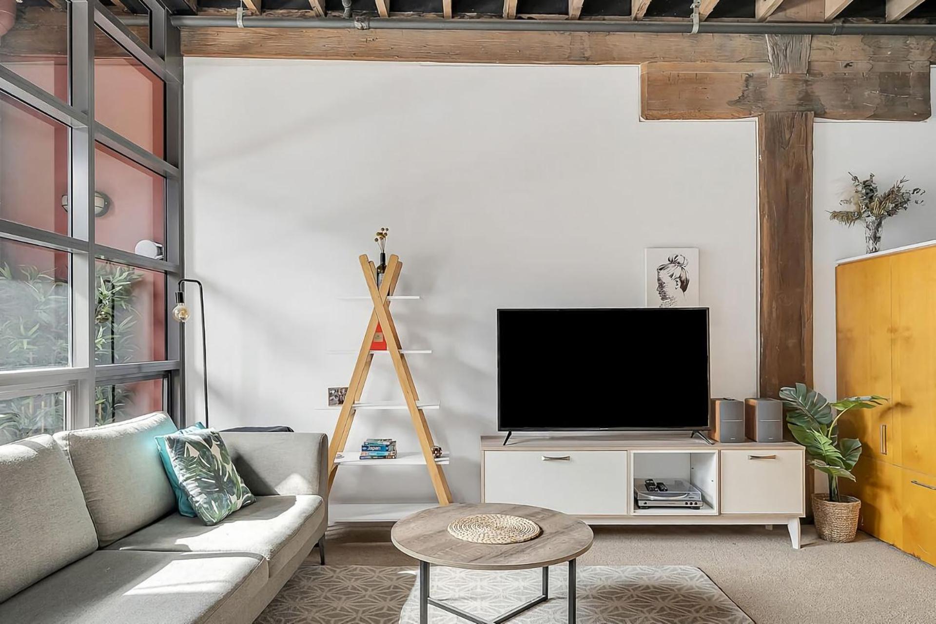 Industrial Style With Private Parking