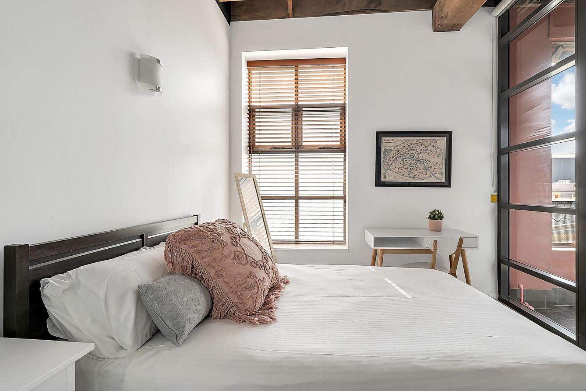 Industrial Style With Private Parking