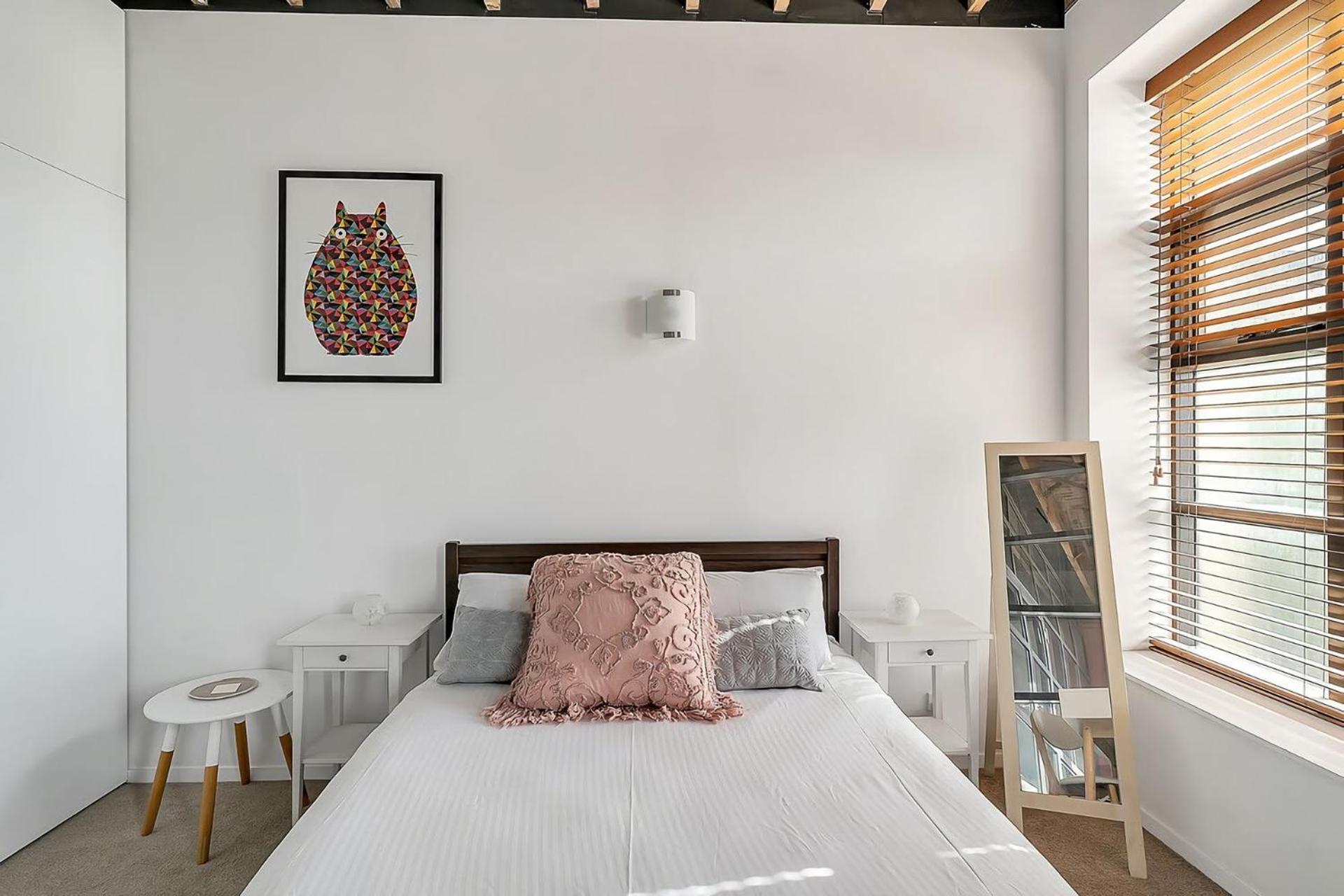 Industrial Style With Private Parking Apartment *