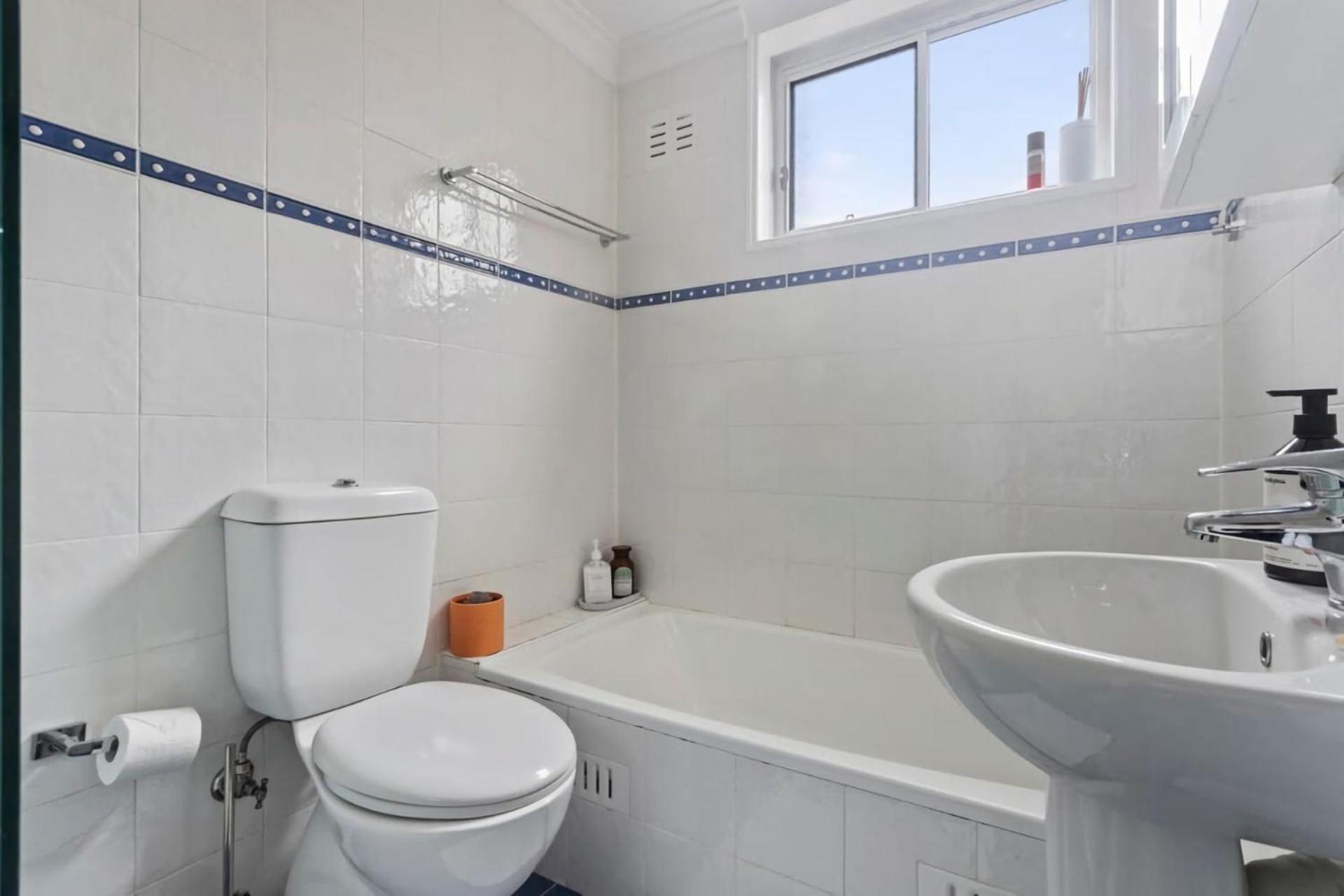 Urban Serenity 2br With Balcony Parking * Sidney