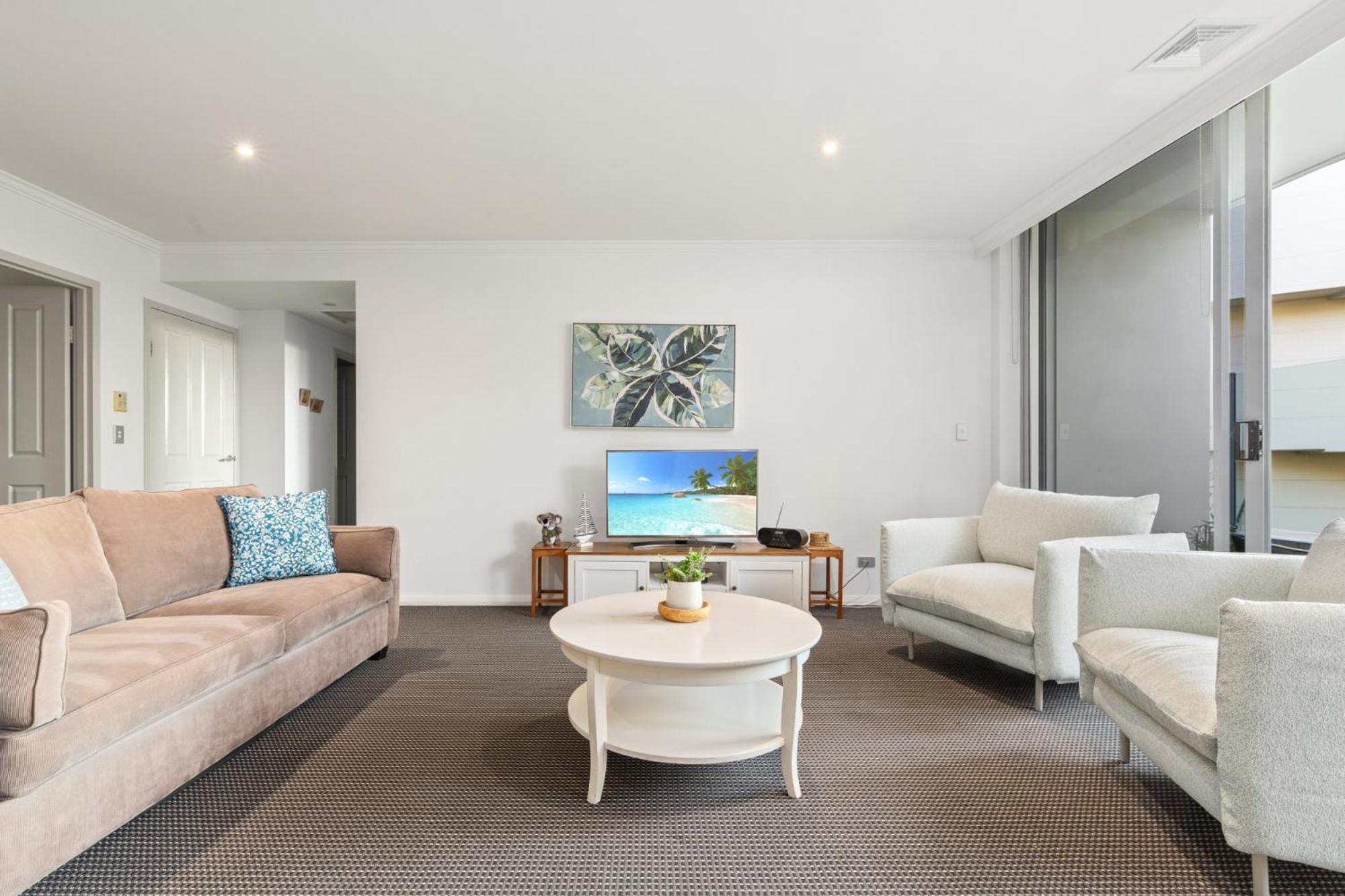 Gorgeous 2-bed Unit Near Riverside Parks