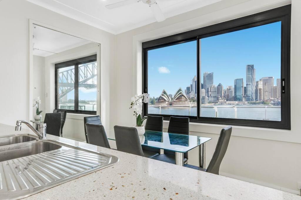 Iconic Harbour Views *