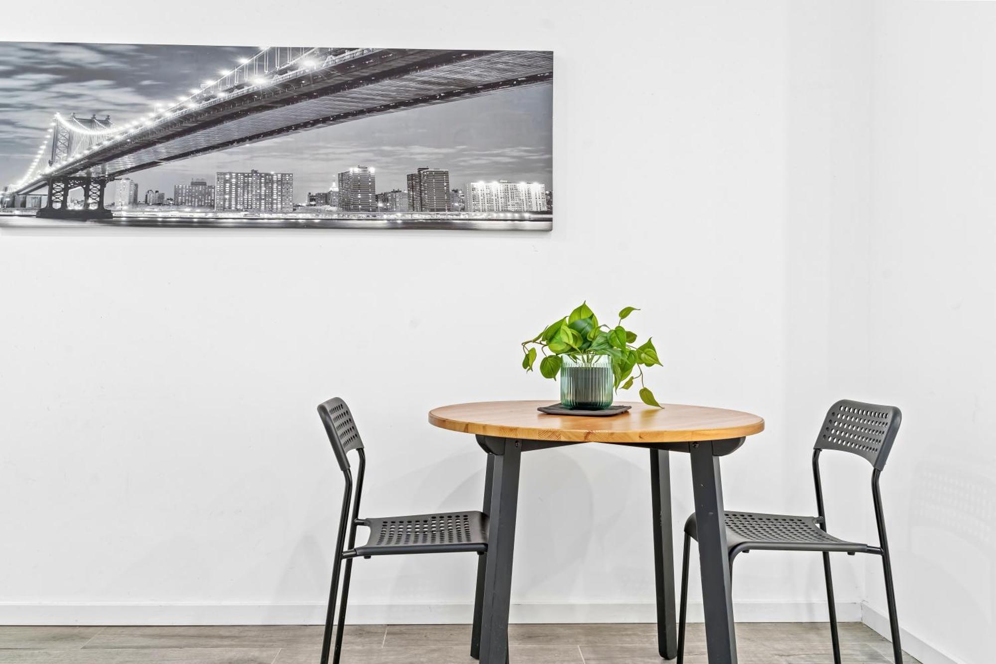 Apartment Burwood 1br Neartrainshopping Street Parking Sydney