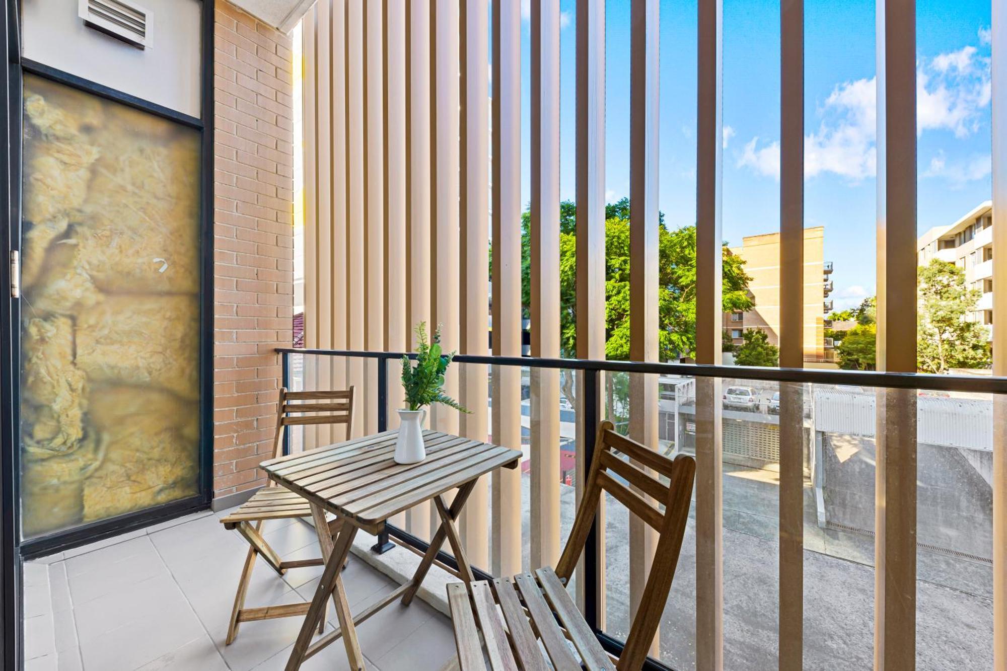 Burwood 1br Steps To Train Station Shopping Sydney