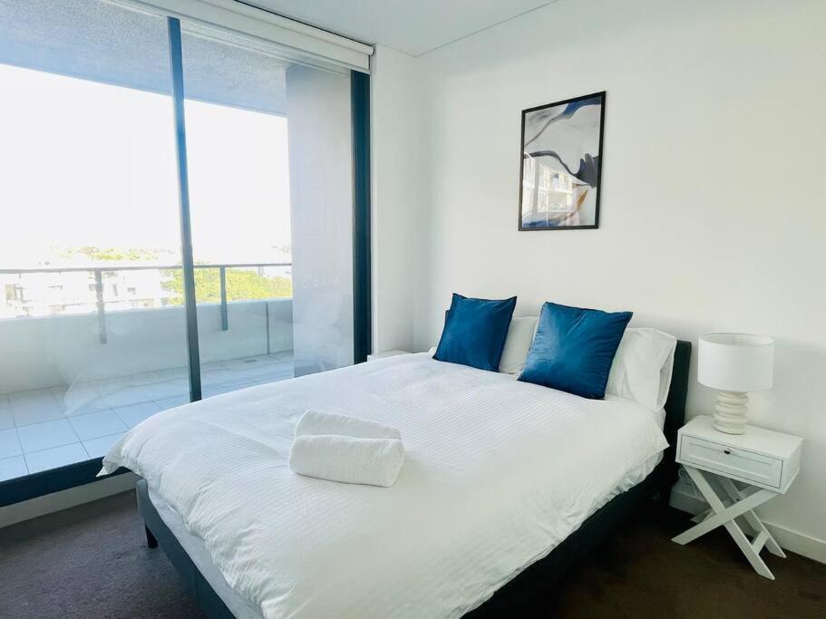 Stunning Waterfront 3 Bedroom With Pool, Bbq