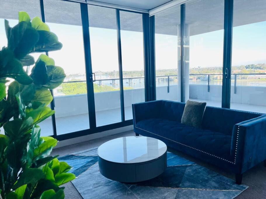 Stunning Waterfront 3 Bedroom With Pool, Bbq Apartment