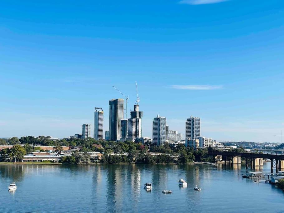 Stunning Waterfront 3 Bedroom With Pool, Bbq
