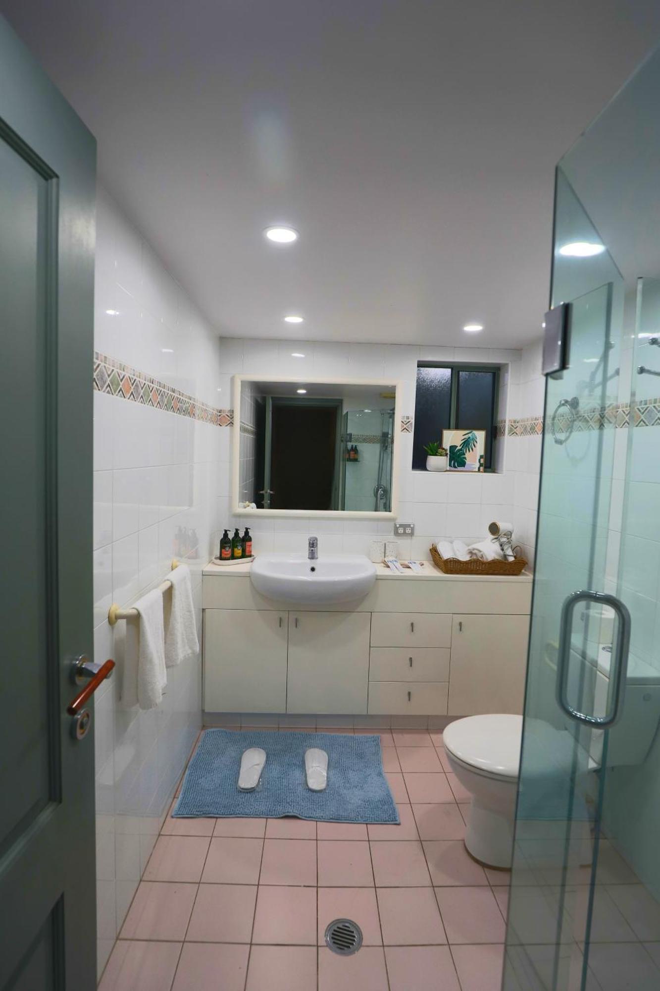 Chiswick Waterfront Retreat