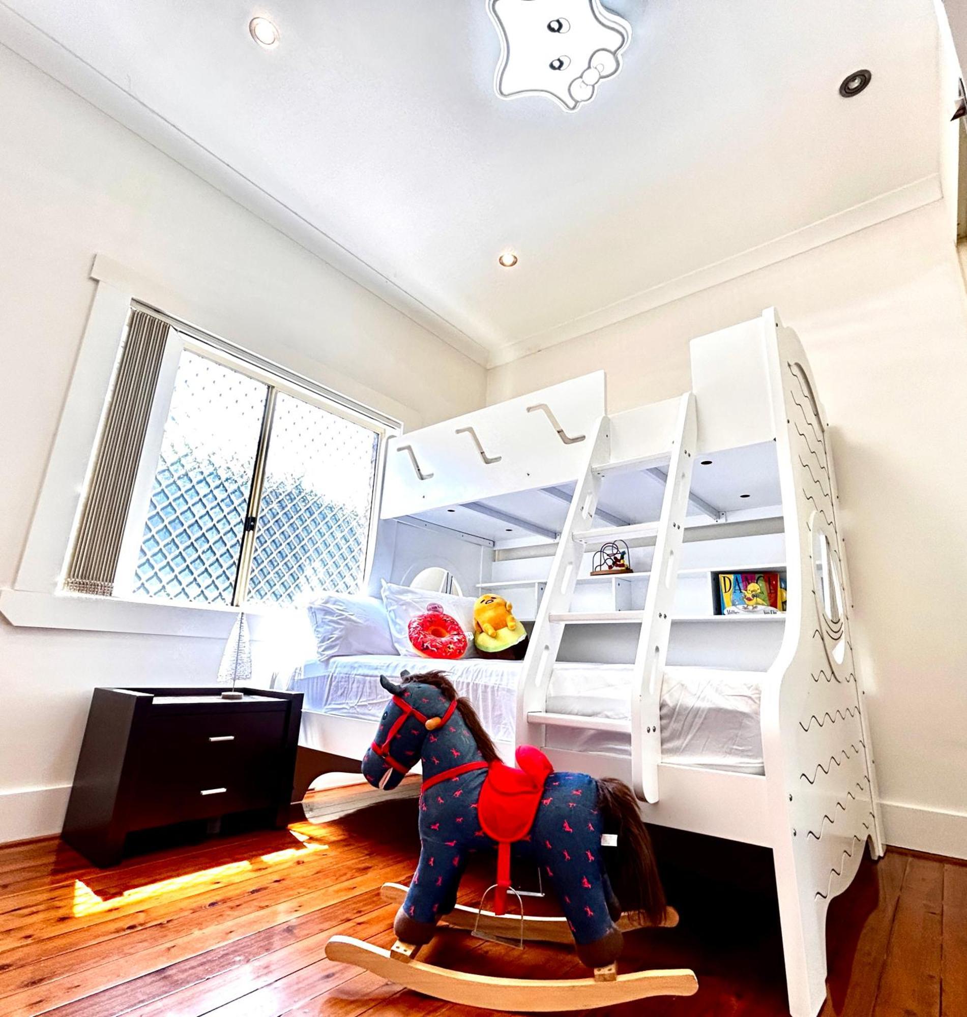 Family Retreat House 3 Bdrm With Parking Netflix Close To Train Bahay bakasyunan