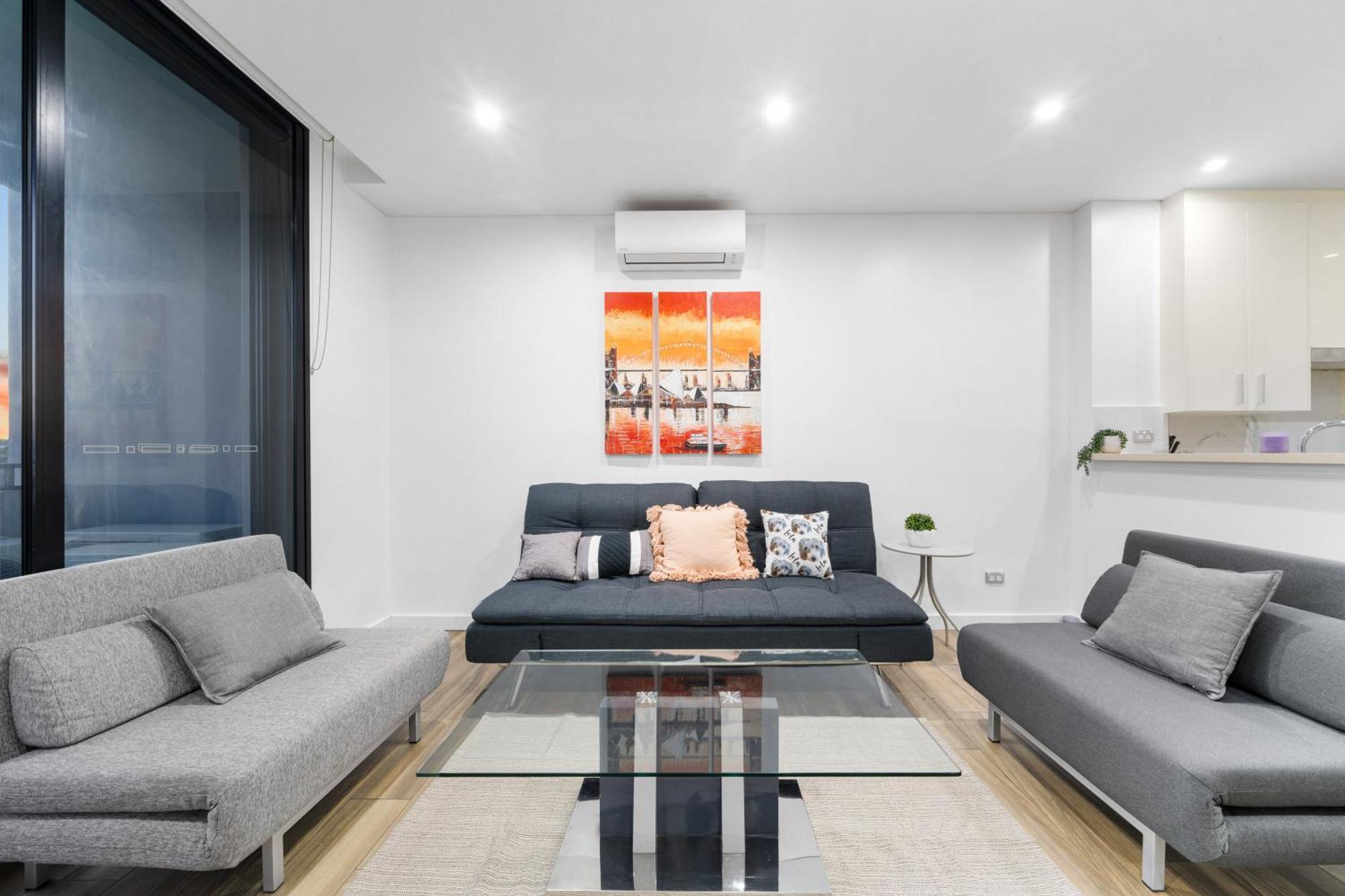 Chic 2 Bedroom With Parking & Darling Harbour-10mins Walk