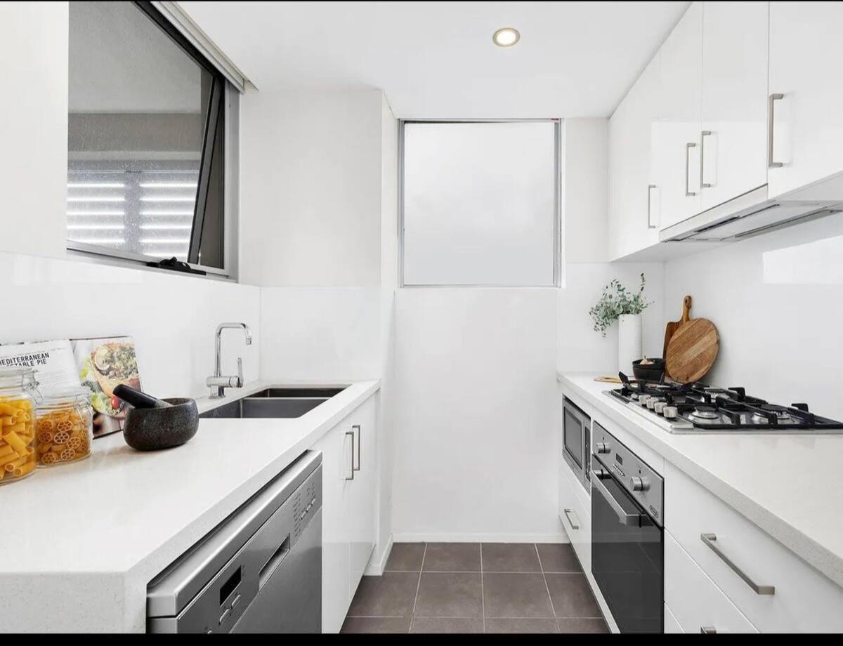 Guest house A Private - 1 Train Stop To Chatswood Cbd Sydney