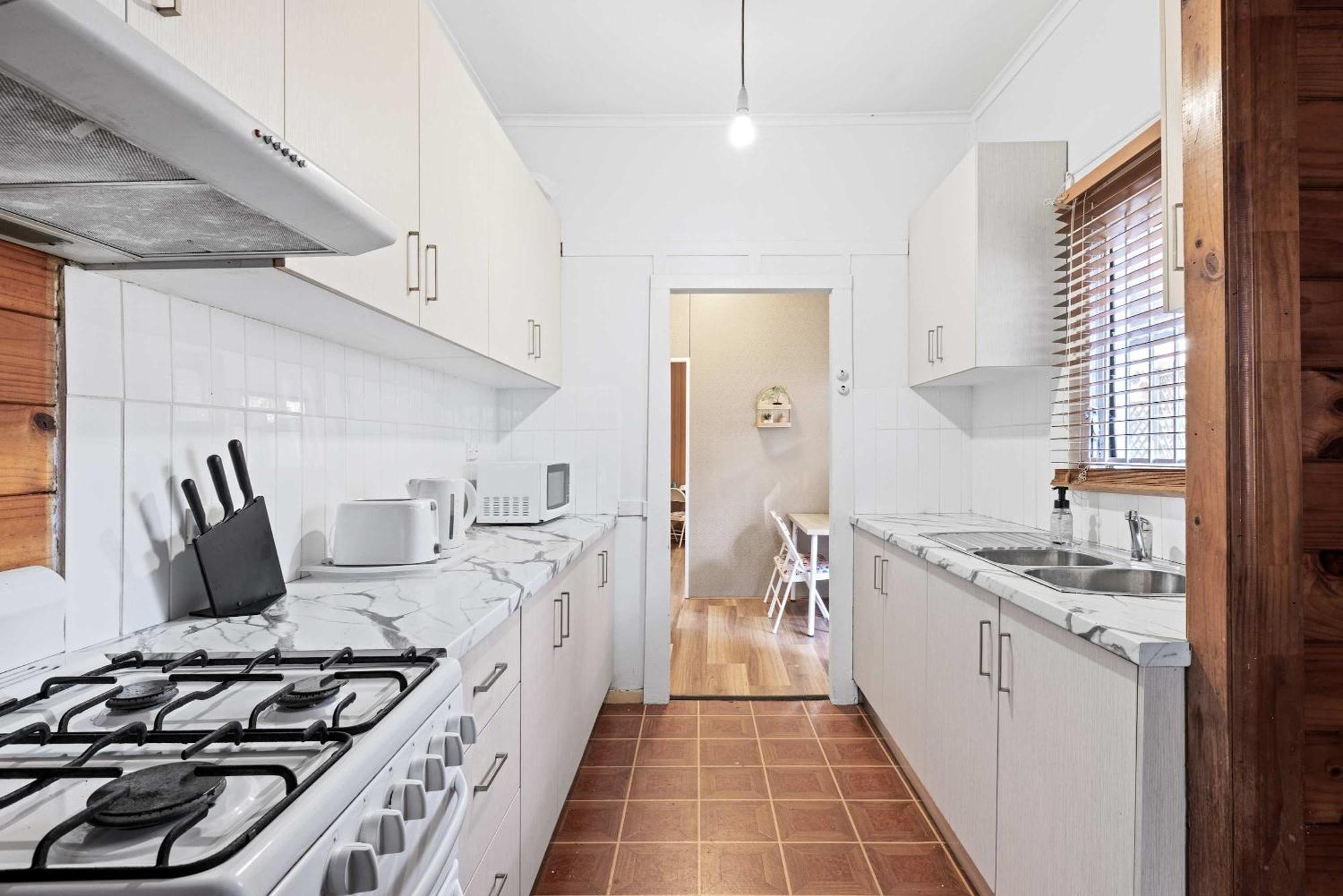 Boutique Single - Centrally Located - External - Shared Bathroom Guest house Sydney