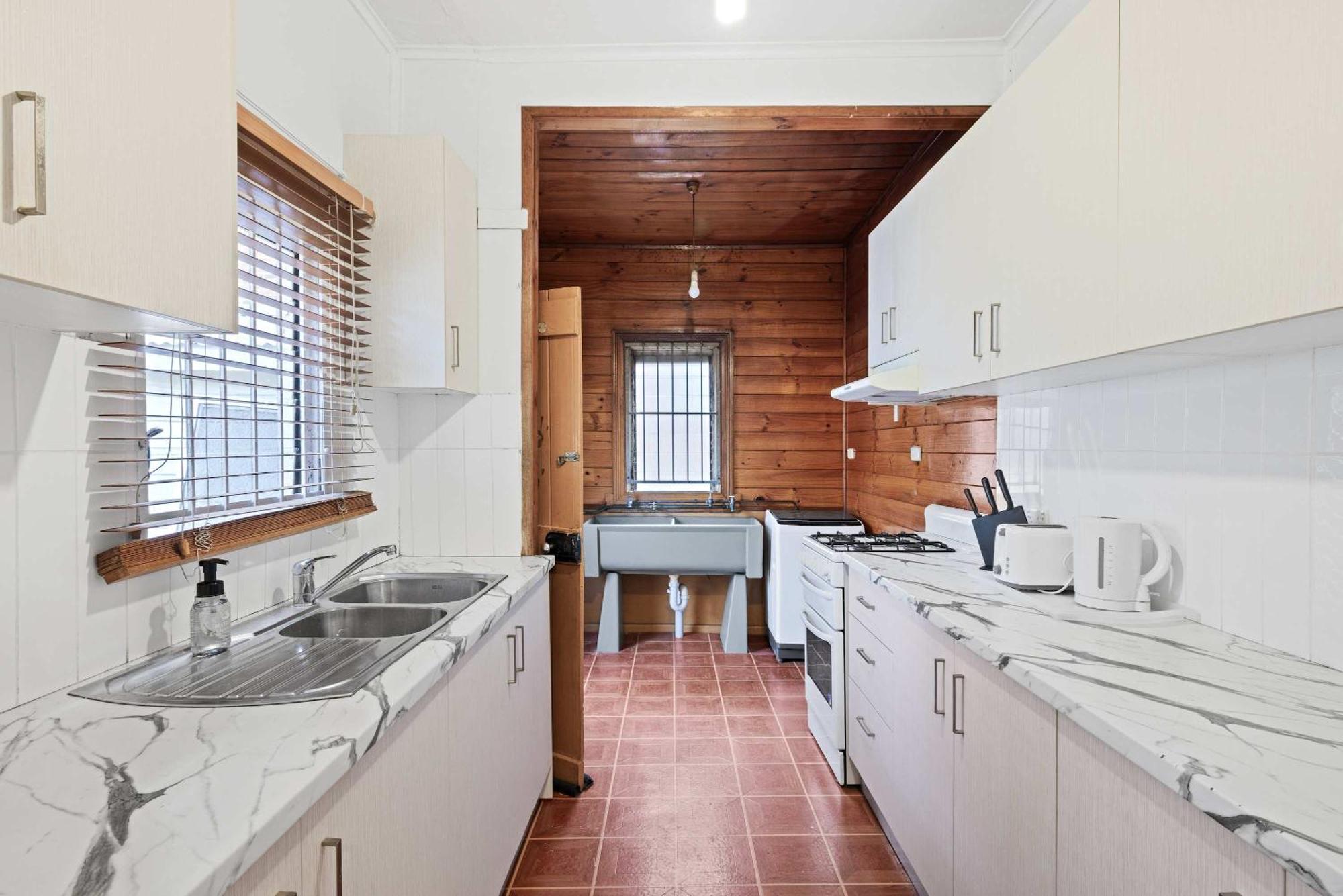 Boutique Single - Centrally Located - External - Shared Bathroom Sydney