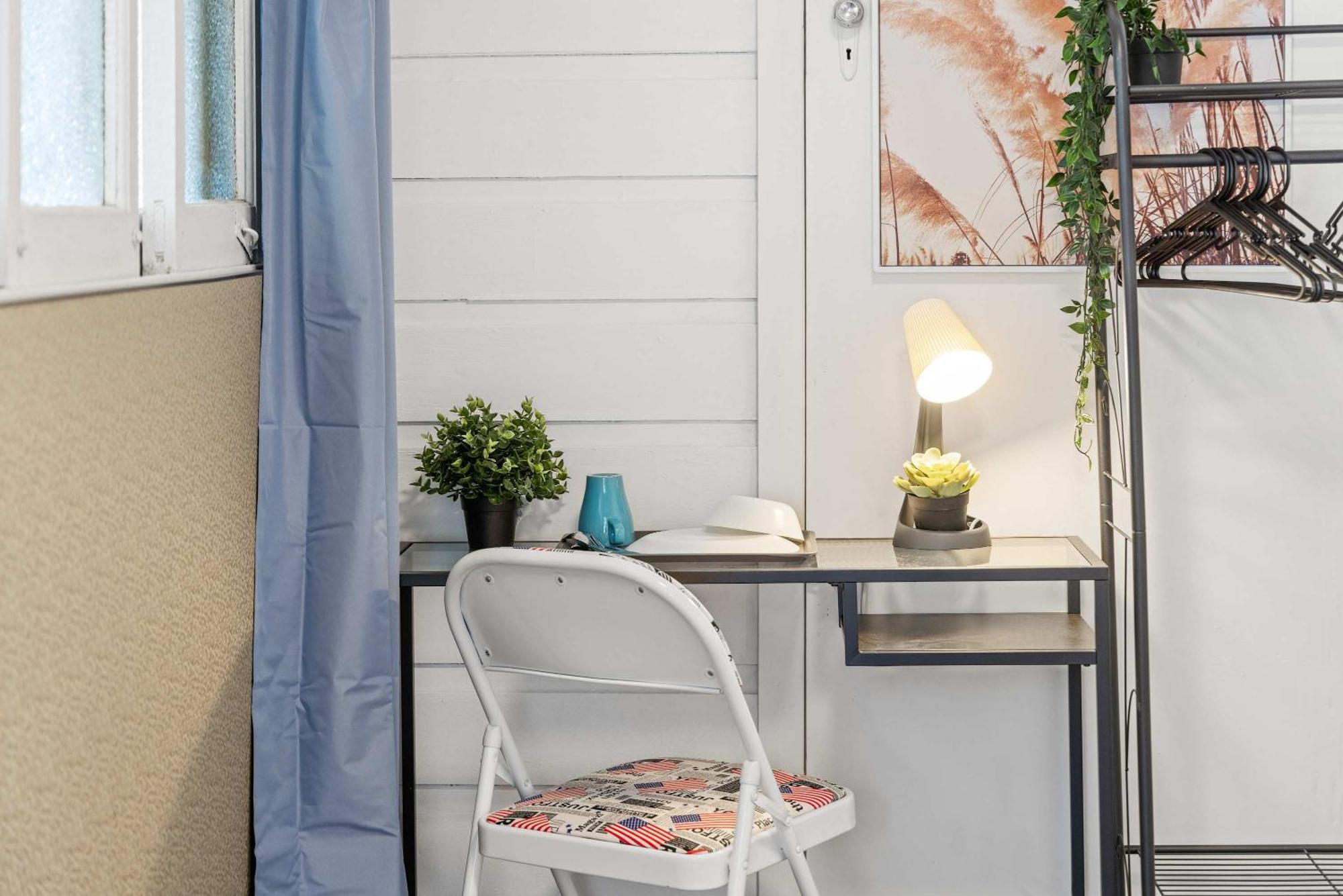 Boutique Single - Centrally Located - External - Shared Bathroom * Sydney
