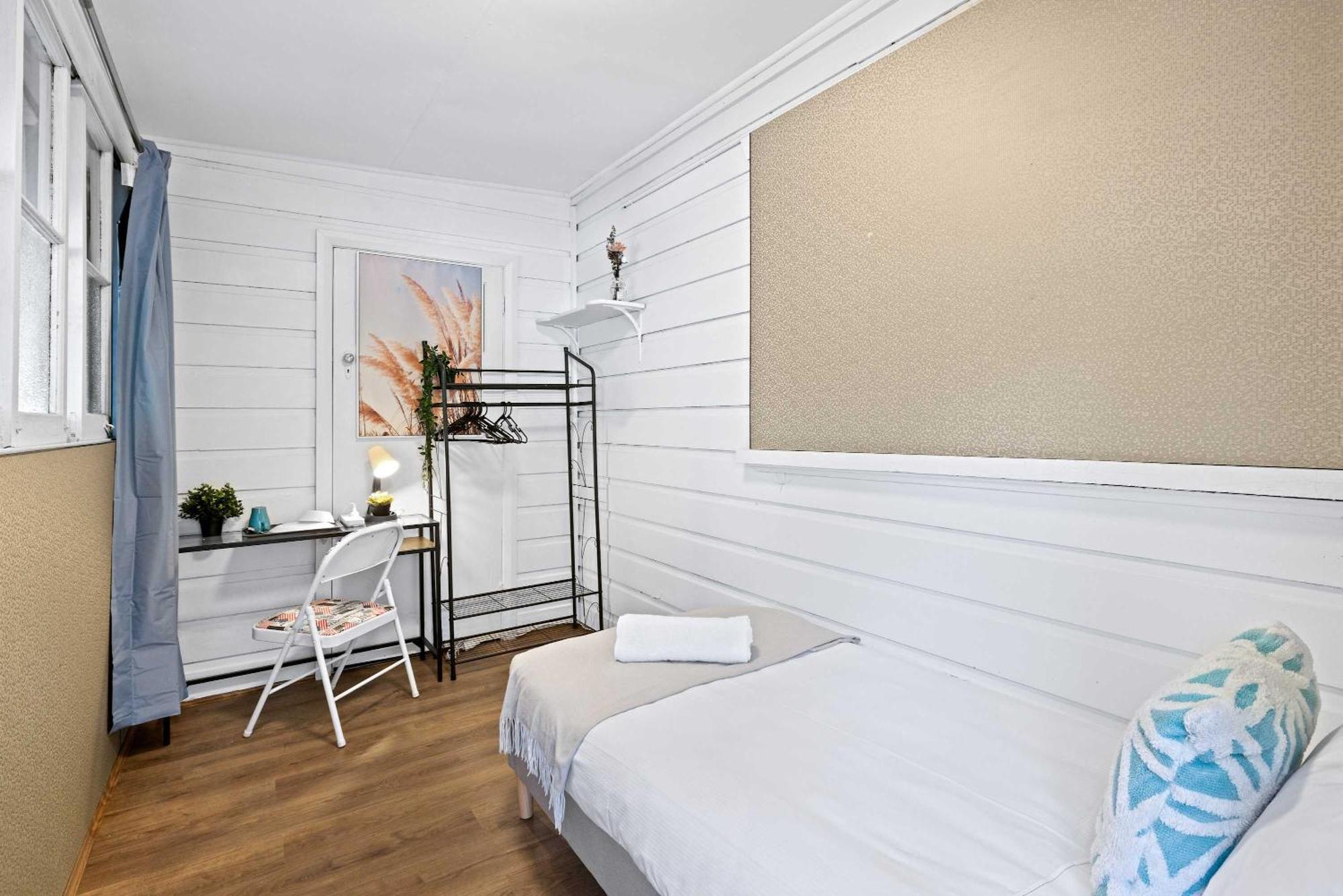 Boutique Single - Centrally Located - External - Shared Bathroom
