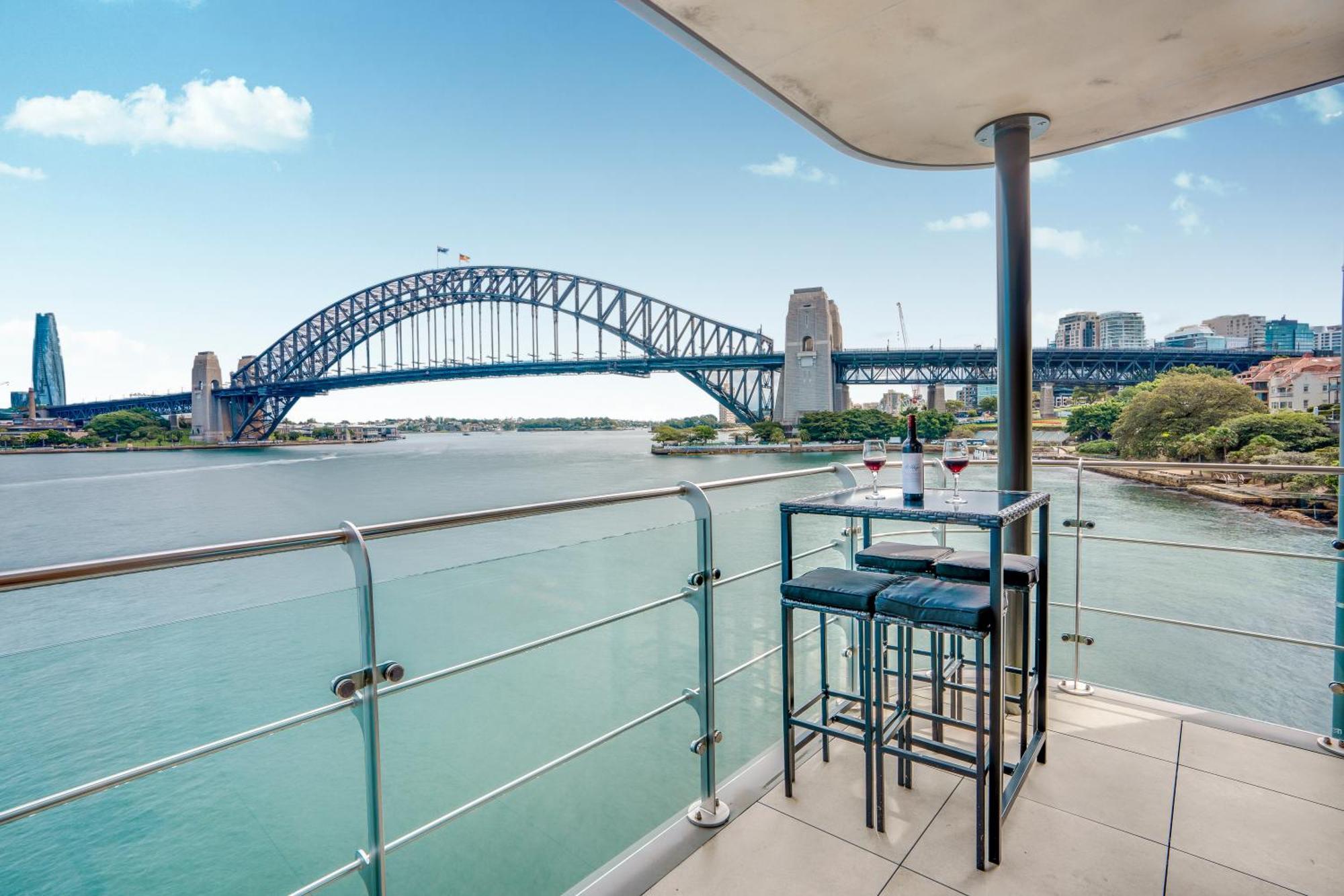 Iconic Harbour Views *