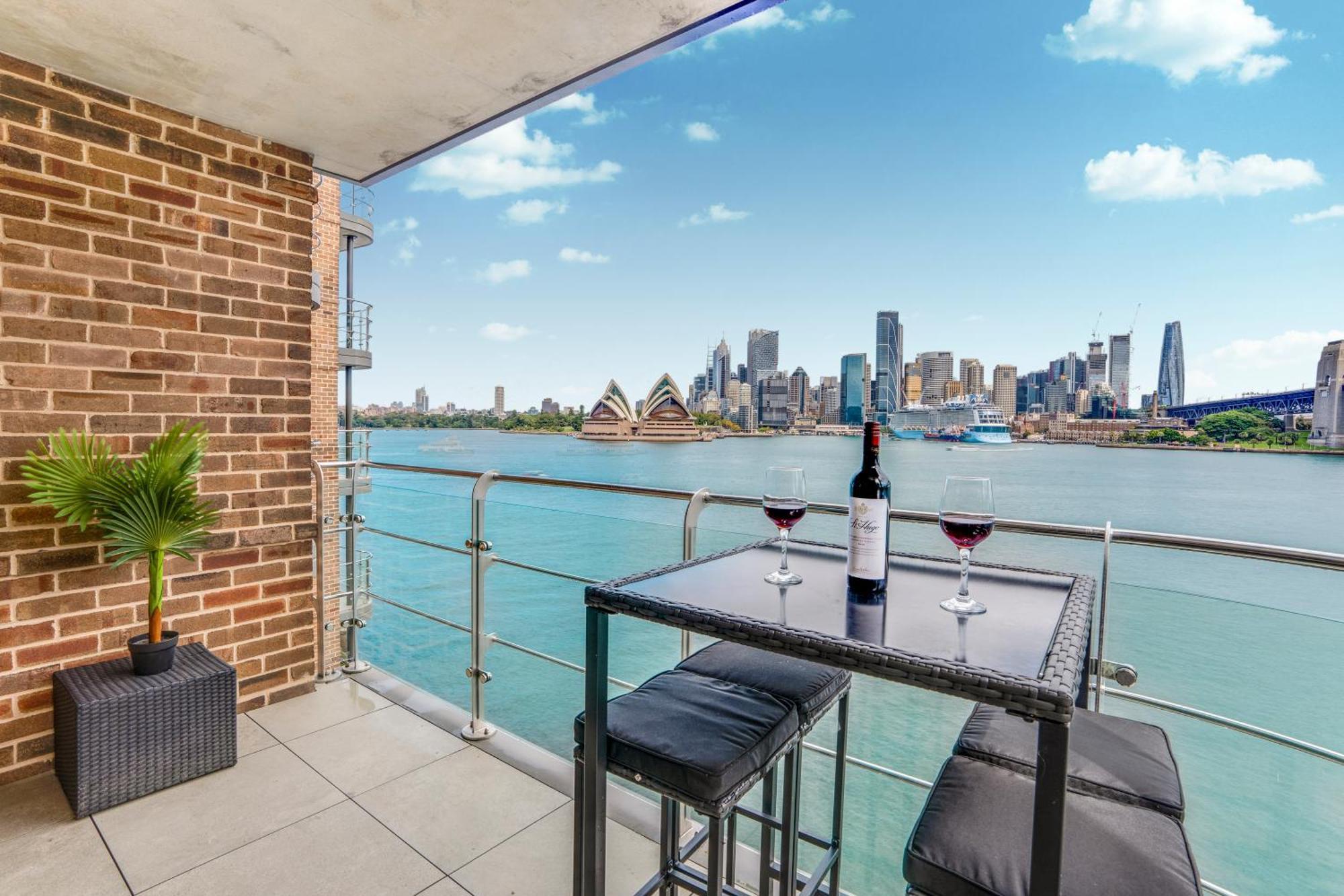 Iconic Harbour Views