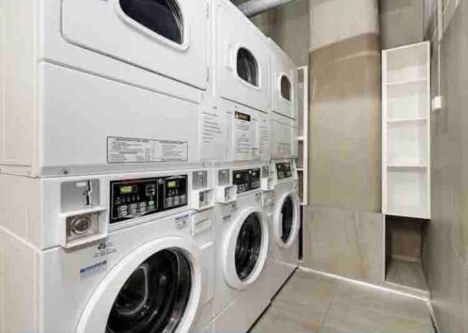 Perfect 2 Min Walk To The Wifi Aircon Netflix Apartment Sydney
