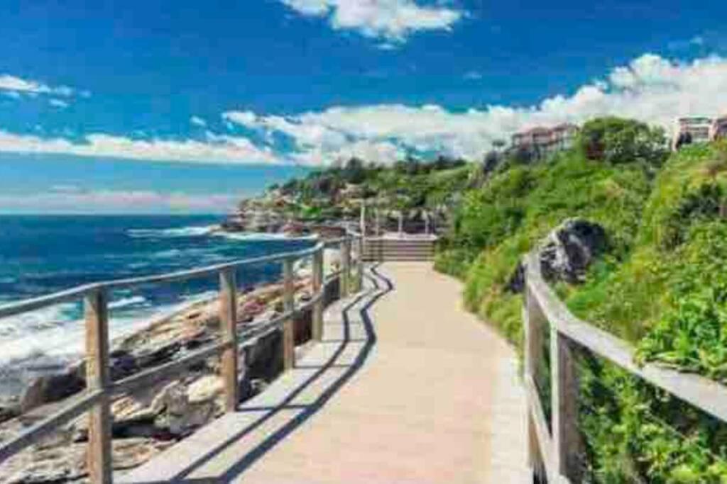 Perfect 2 Min Walk To The Wifi Aircon Netflix Sydney