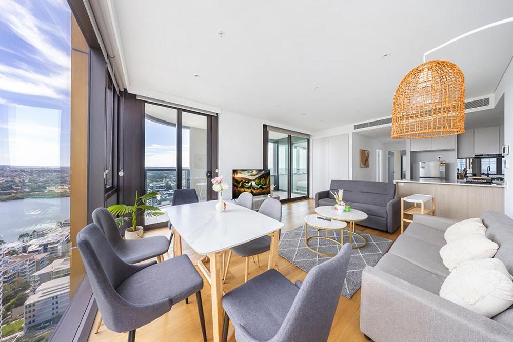 High Level Deluxe 3 Bedroom Apartment Sydney