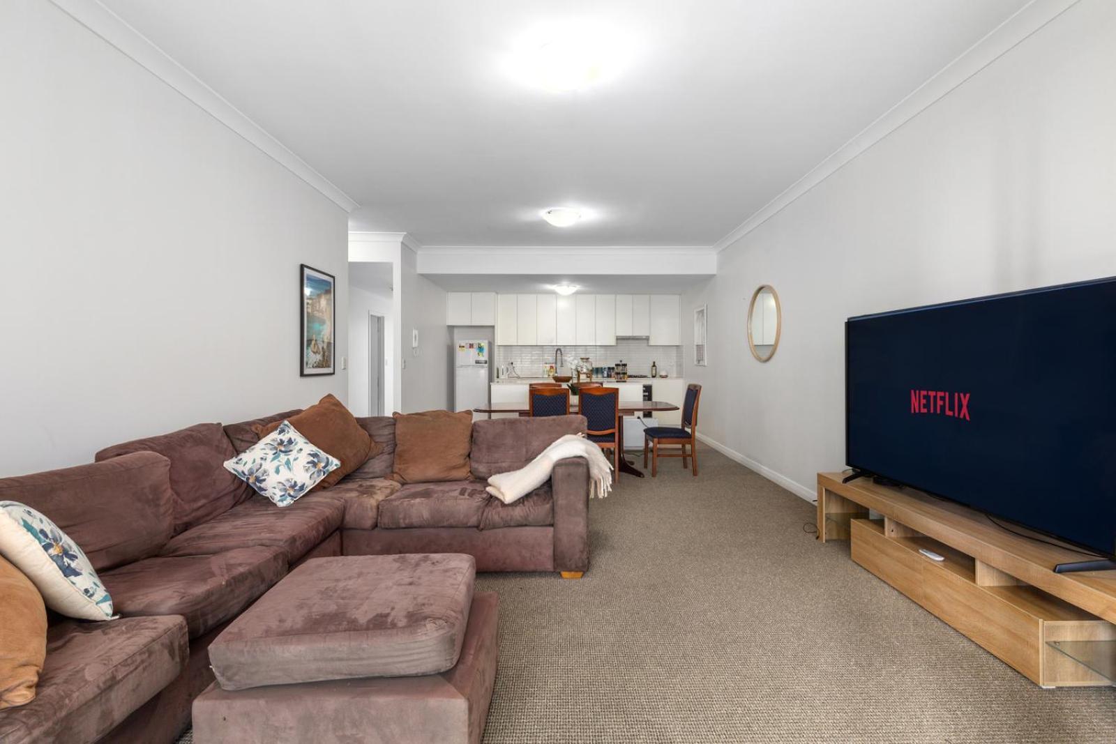 Airport Apartment *
