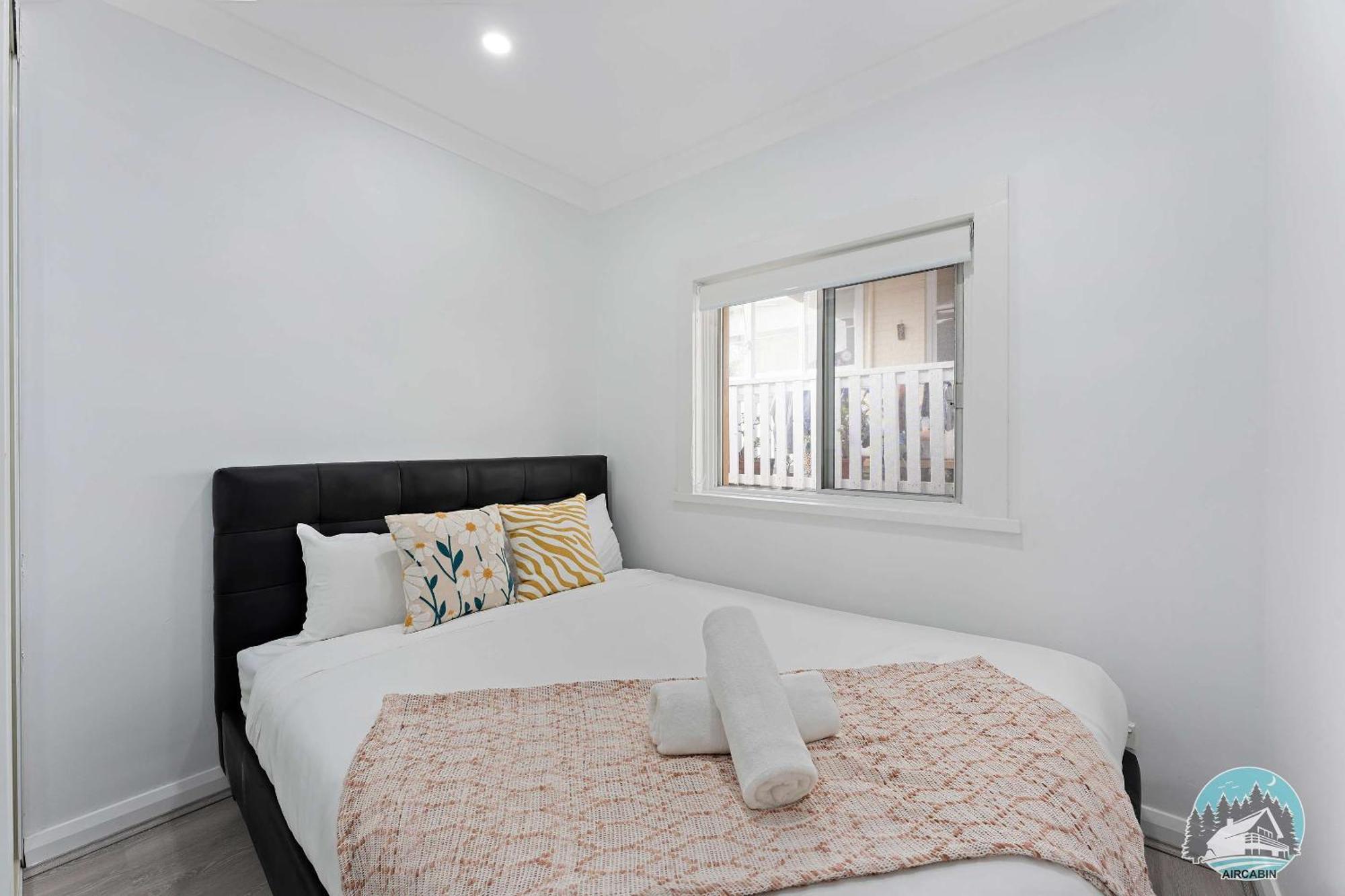 Stylish 4-bed Loft In Manly Walk To & Ferry Apartment *