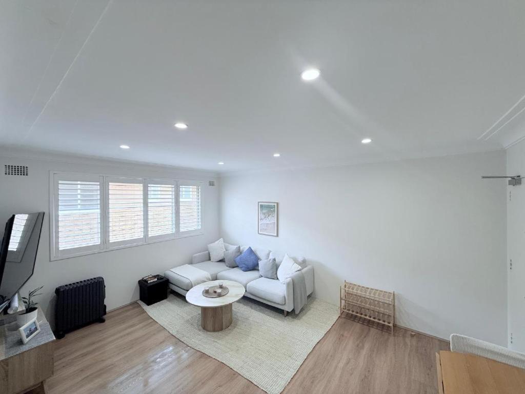 Coogee Sunrise 2 Bed With Parking, Work Desks & Balcony
