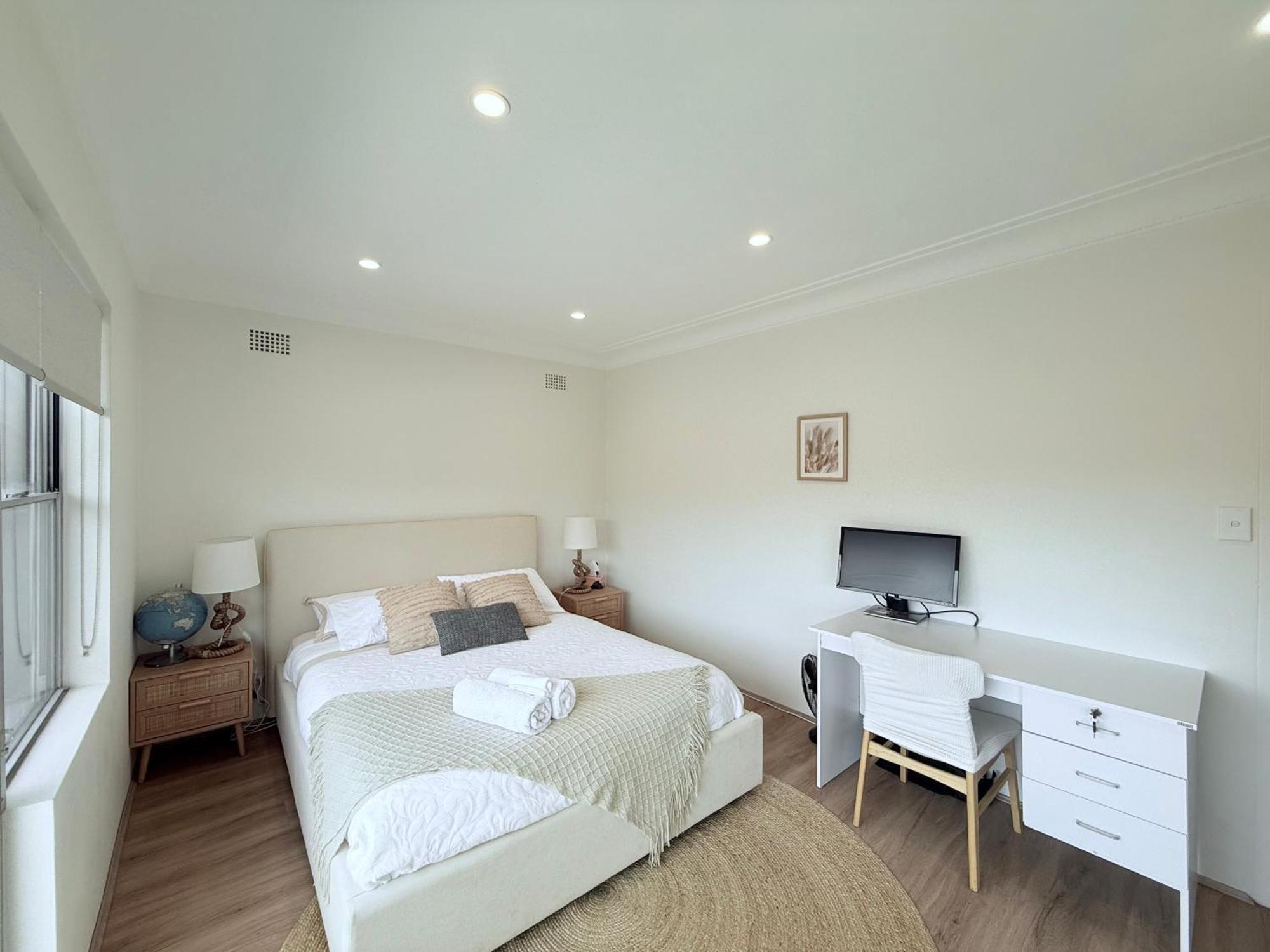Apartment Coogee Sunrise 2 Bed With Parking, Work Desks & Balcony