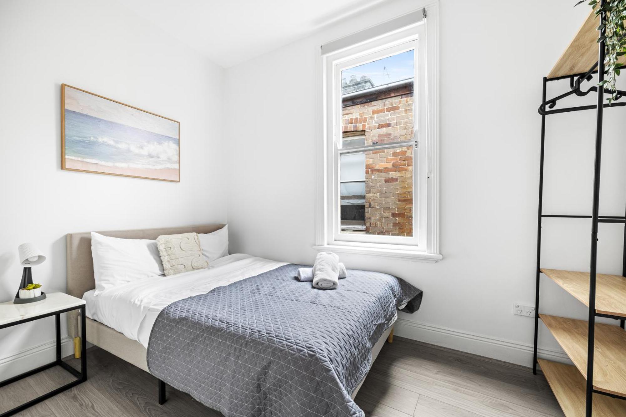 Gasthof Rustic Double - Centrally Located - Shared Bathroom Sydney