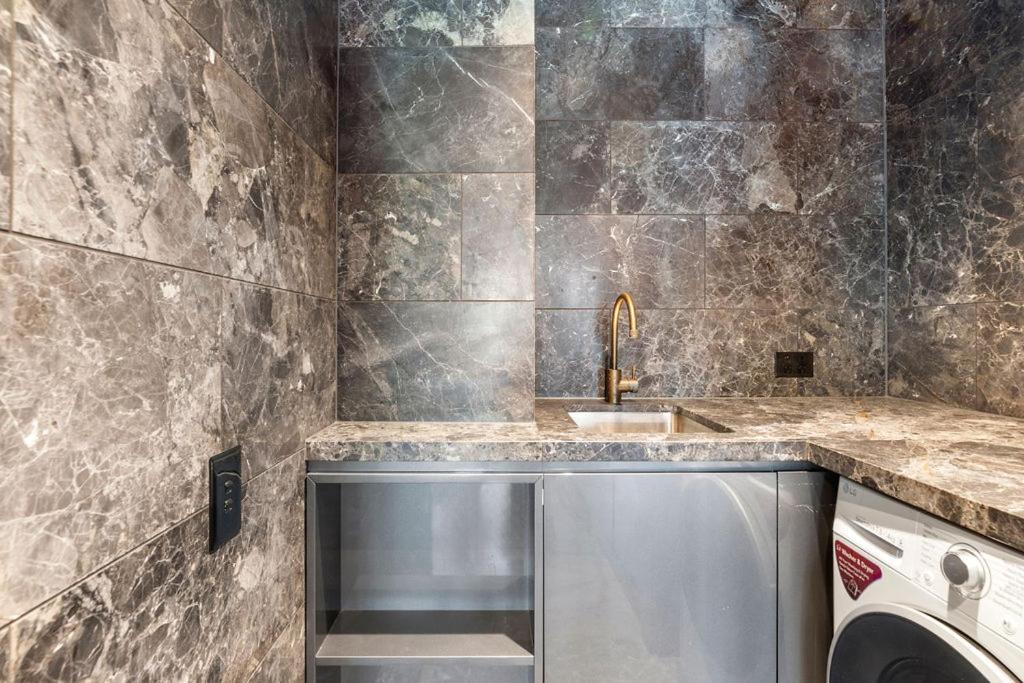 Chic 2-bedroom In Surry Hills Apartment