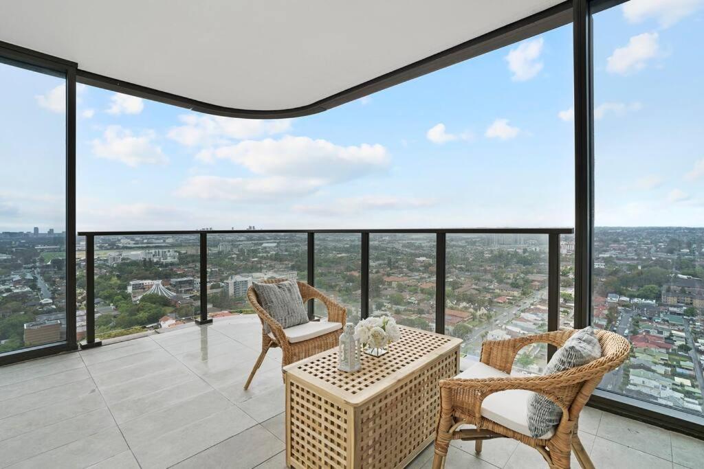 Apartment Modern 2br With Views & Pool Near Parramatta *