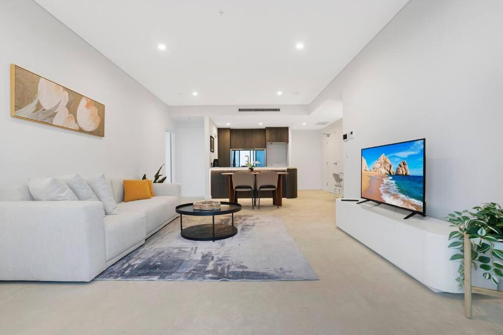 Modern 2br With Views & Pool Near Parramatta * Sydney