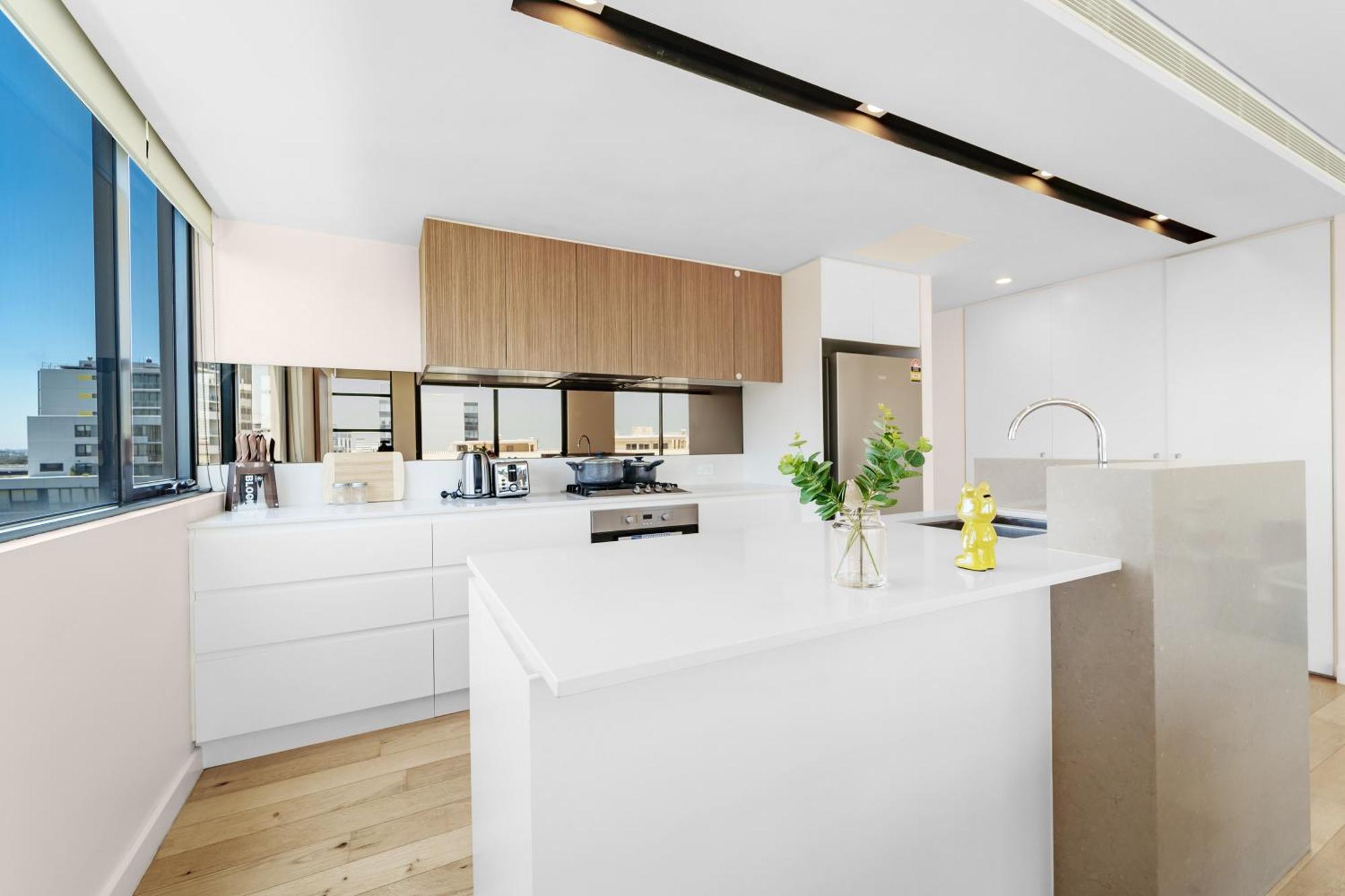Mascot Spacious Loft Near Train * Sydney