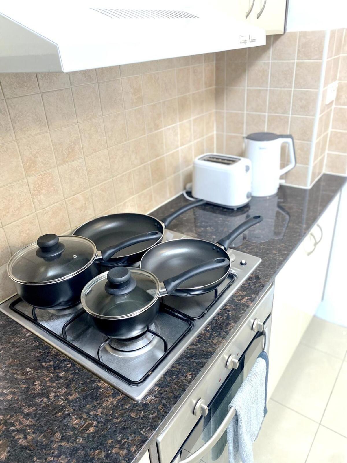 A Cozy 2b2b Near Airport & Train Station *