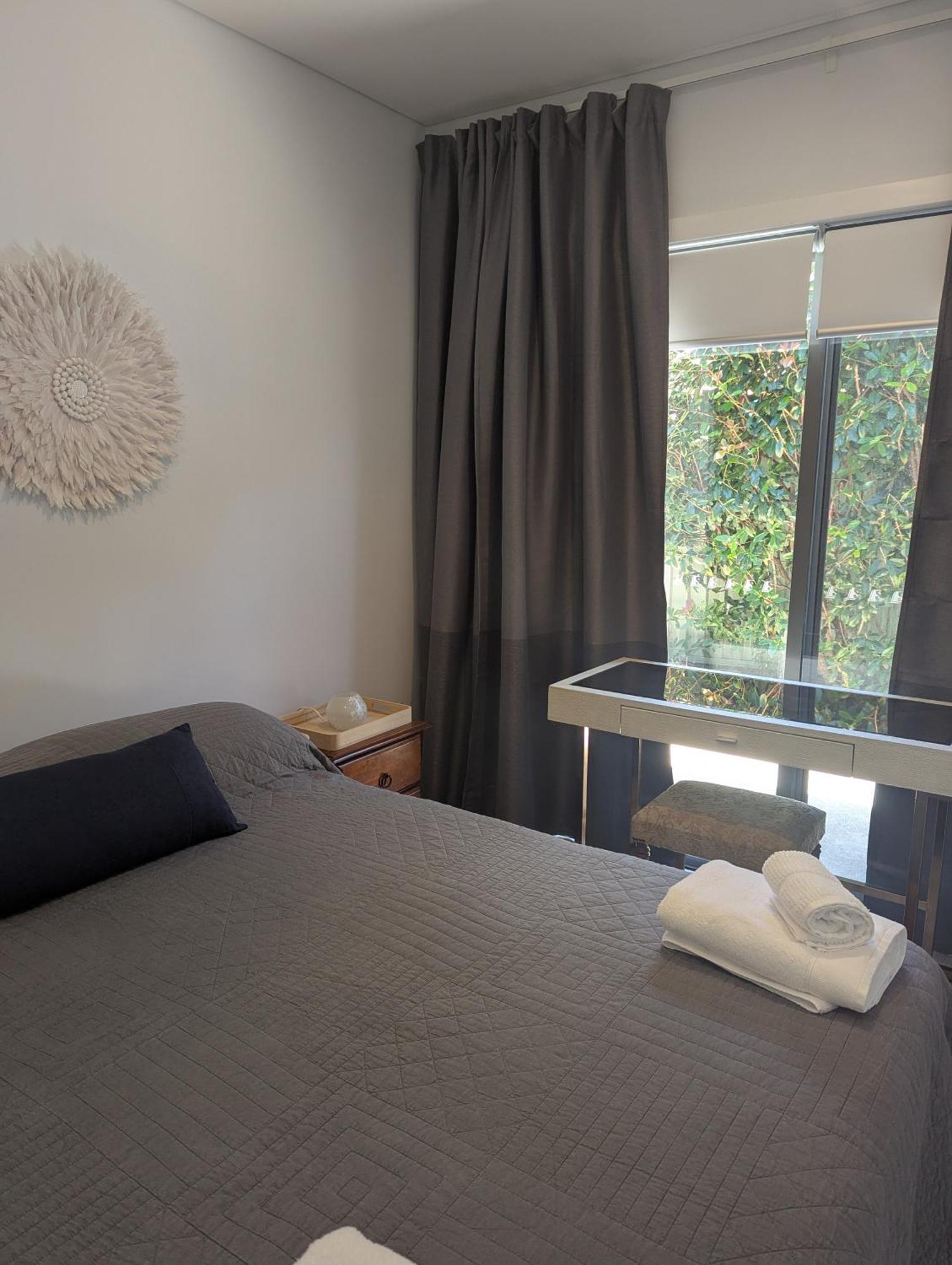 2 Bedroom With Garden Views In * Sydney