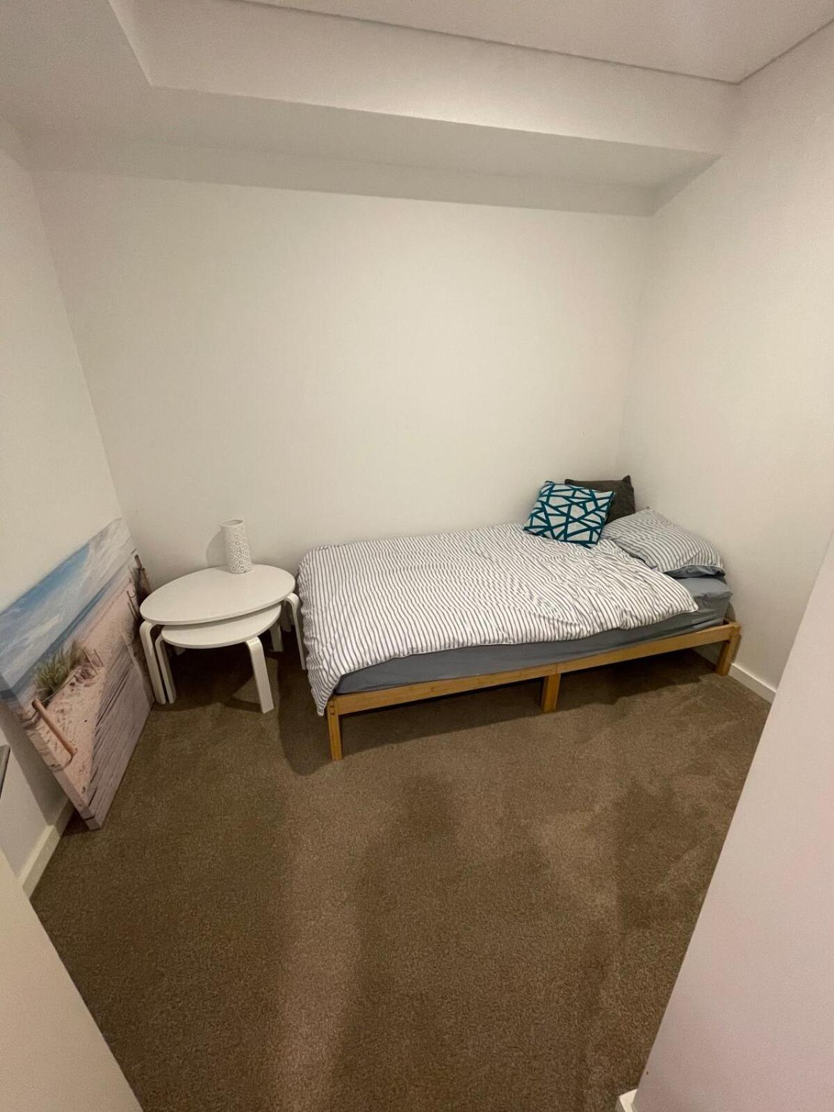 Shared Modern Near Airport Apartamento *