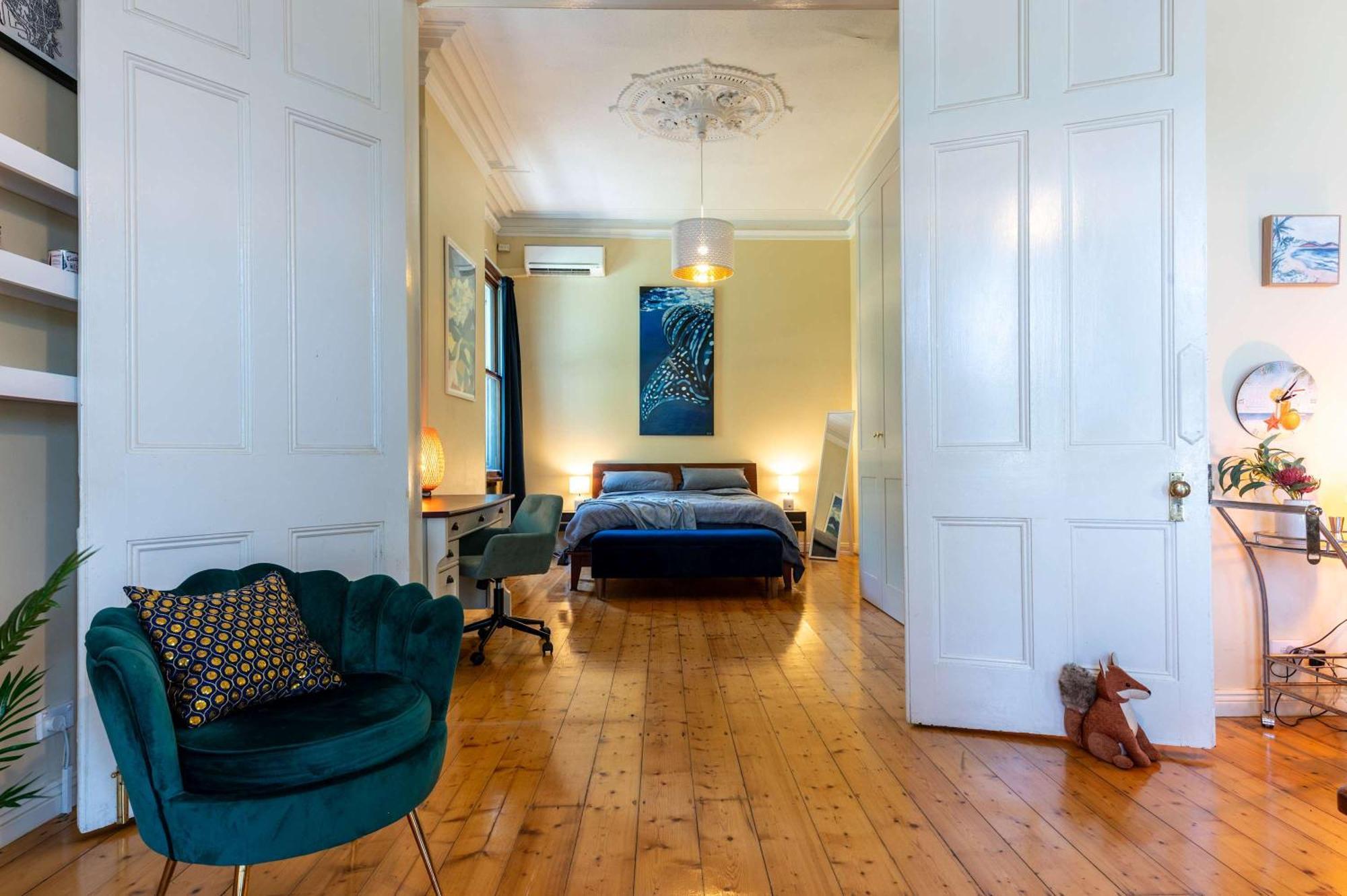 Apartment Peaceful And Stylish Petersham Aparttment With Parking