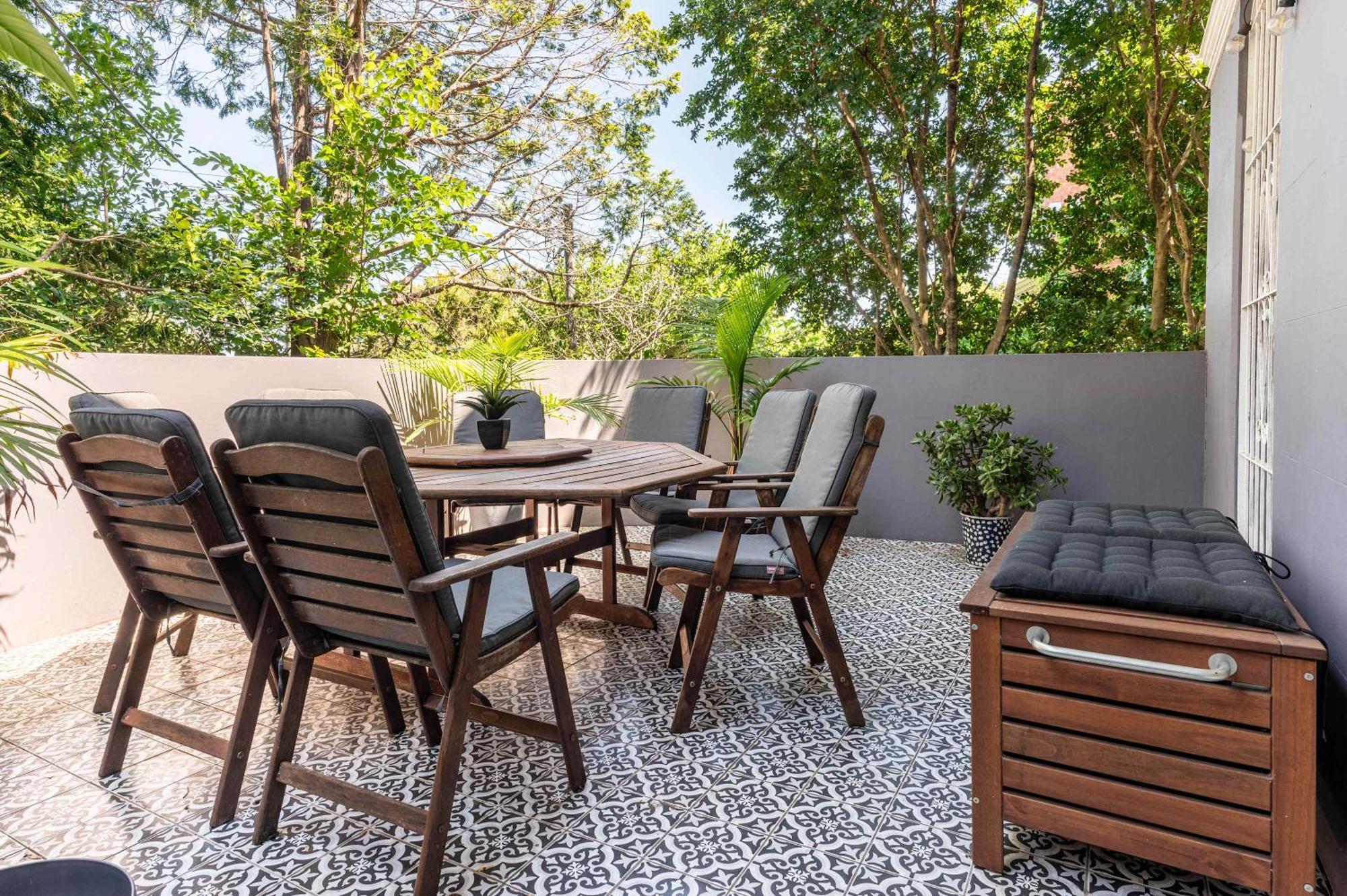 Peaceful And Stylish Petersham Aparttment With Parking Apartment