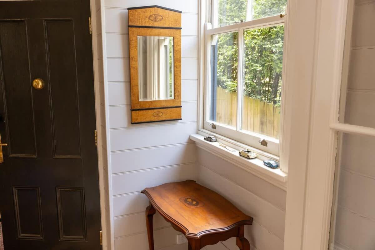 Charm & History 3bdr & Garden Close To Harbour Views Holiday home