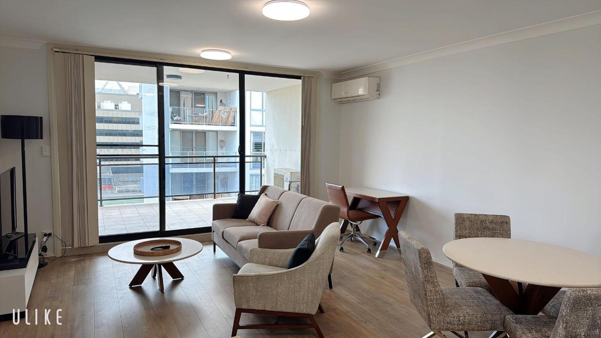 Modern 2 Bedroom With Parking Parramatta Apartment *