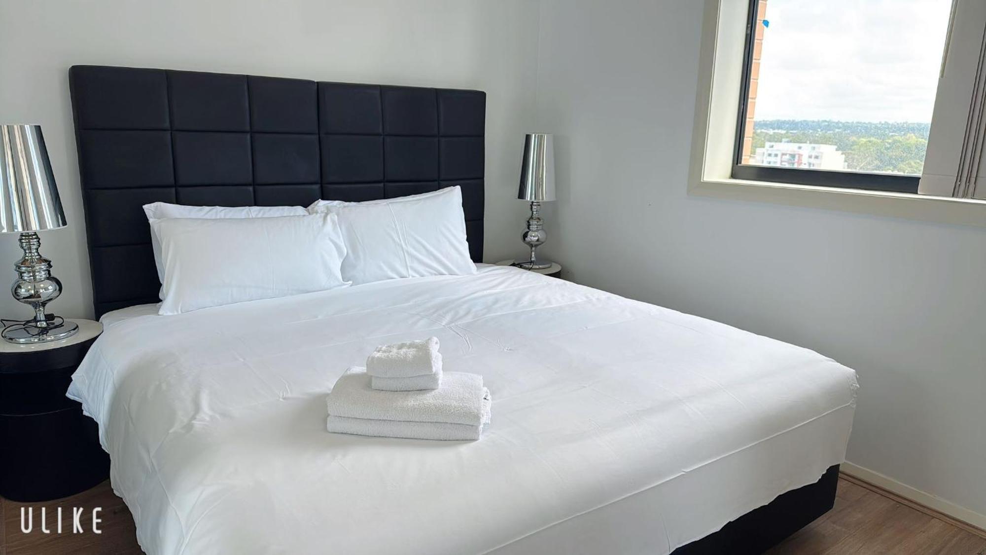 Modern 2 Bedroom With Parking Parramatta Sydney